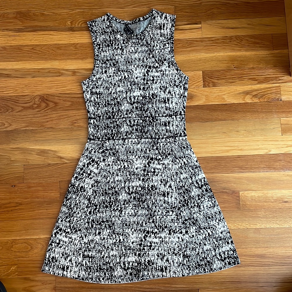 Women’s Theory black and white sleeveless dress